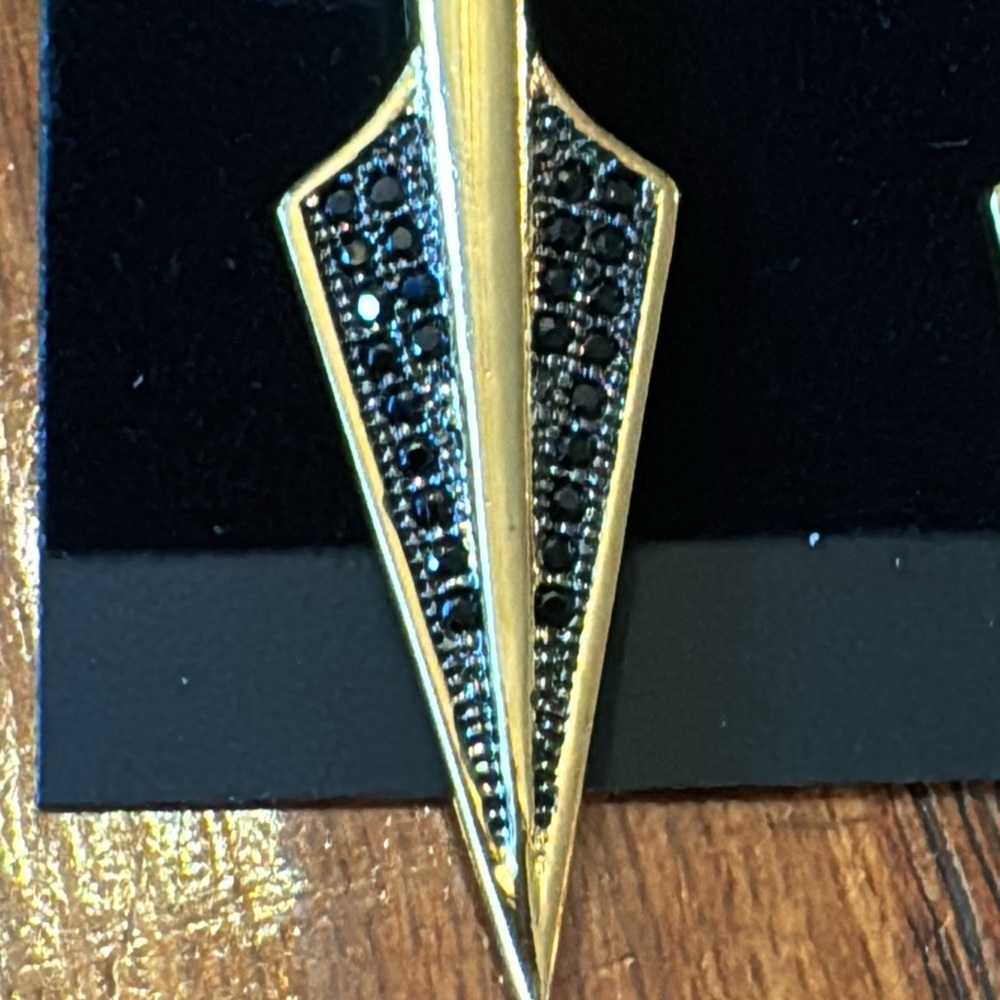 nOIr 18 karat plated over solid brass black cubic zirconia Arrow stud earrings - Picture 3 of 4
